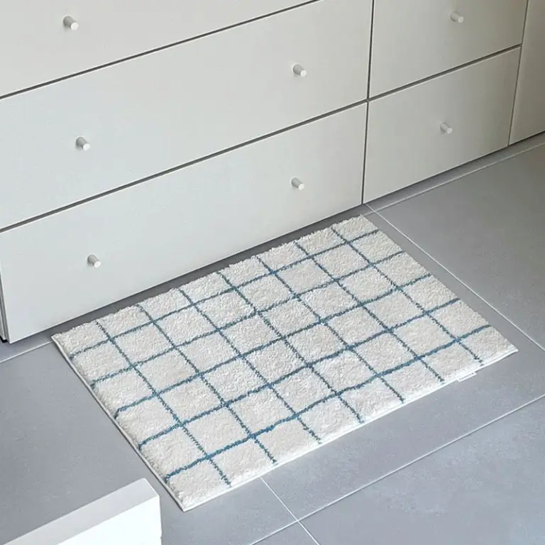 Welche Badematte passt ins Badezimmer? Größe, Form, Pflege